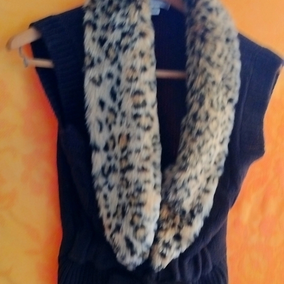 Women's sleeveless faux fur sweatler - Picture 1 of 8